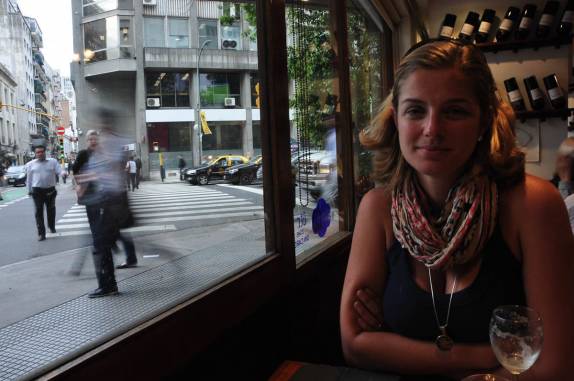 Pausa para café durante passeio a pé em Buenos Aires, capital da Argentina